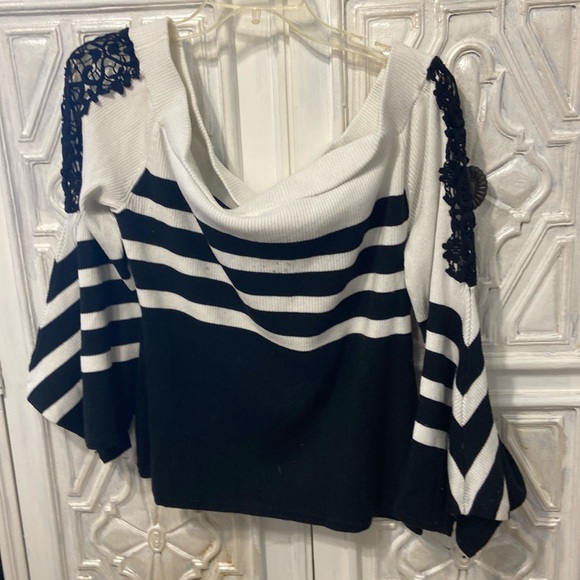 Romantic Embroidered off the shoulder sweater - Picture 2 of 8